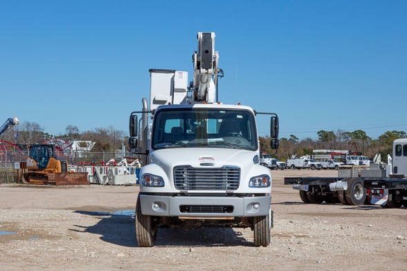 New Versalift VN-555-MHI on New Freightliner M2 106