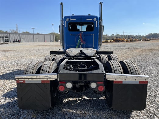 New Peterbilt 389