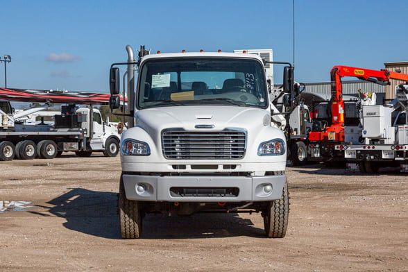 New Stellar 12630 TMAX 2-14 service body on New Freightliner M2 106