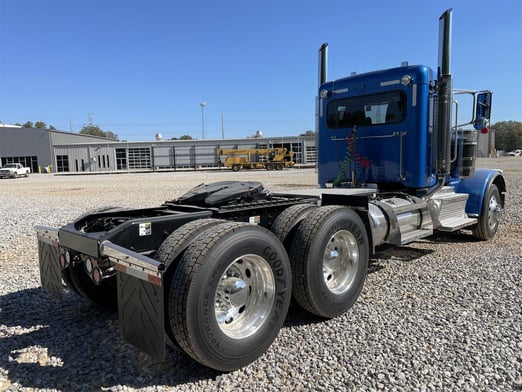 New Peterbilt 389