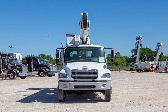 New Versalift VN-555-MHI on New Freightliner M2 106