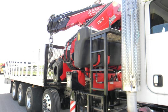 Used 2017 Fassi F660RA.2.25 L414 on Used 2016 Peterbilt 367