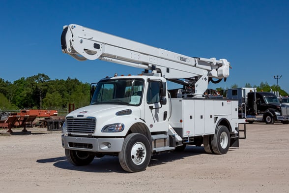 New Versalift VN-555-MHI on New Freightliner M2 106