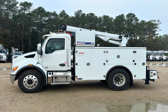 New Stellar 12630 TMAX 2-11 service body on New Kenworth T280