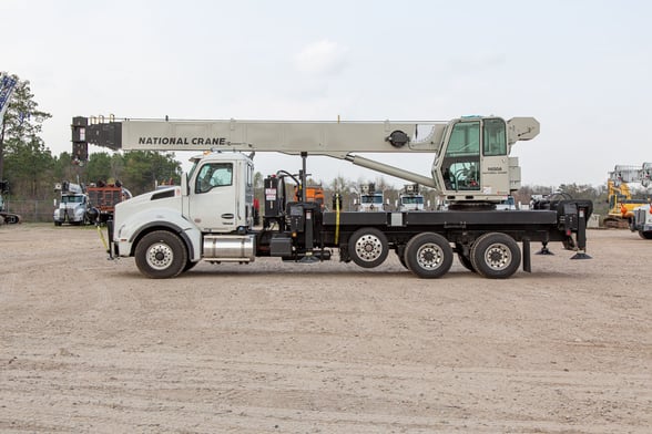 Used 2022 National 14127A on Used 2023 Kenworth T880