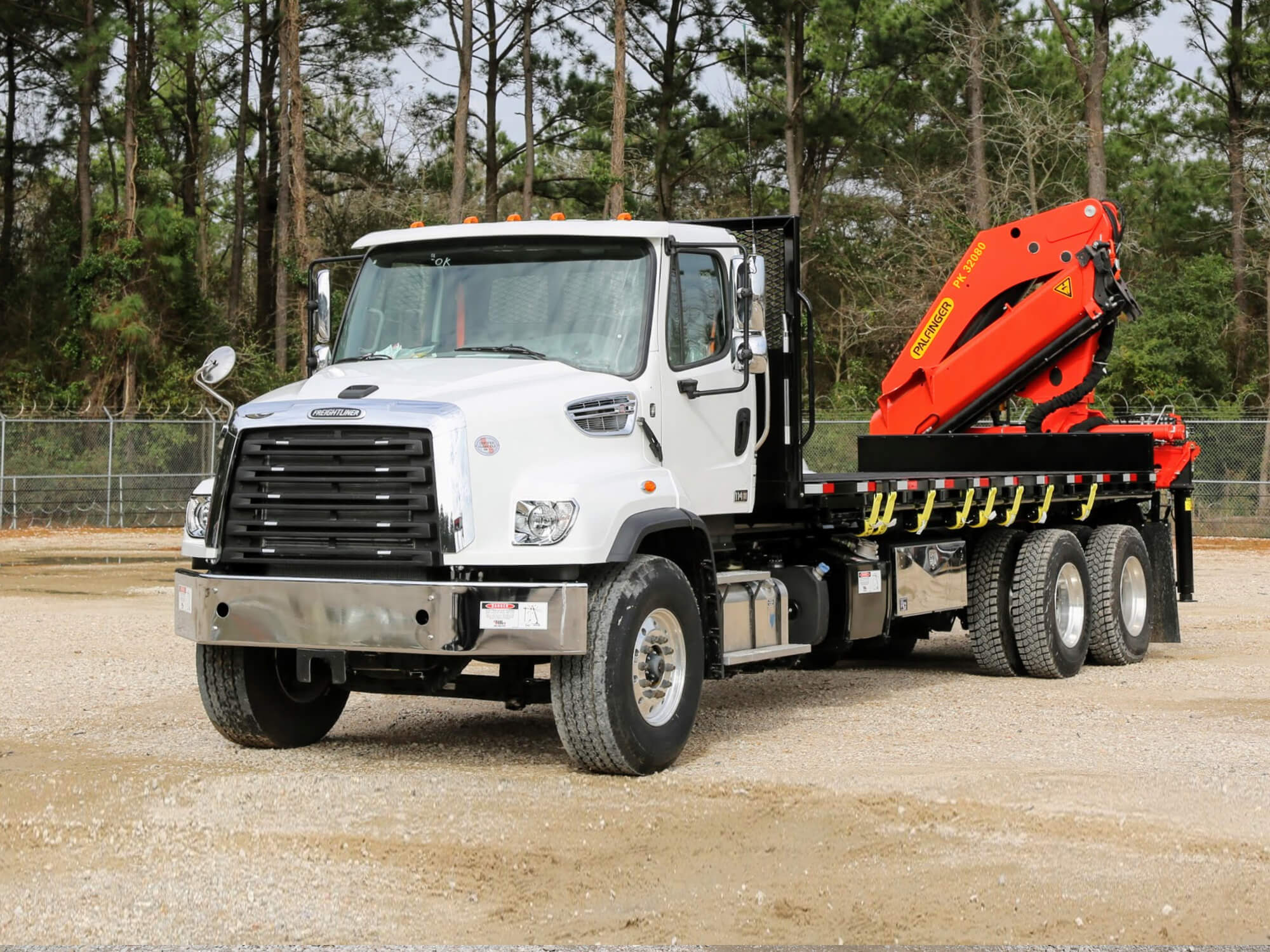 a flatbed class 7 truck