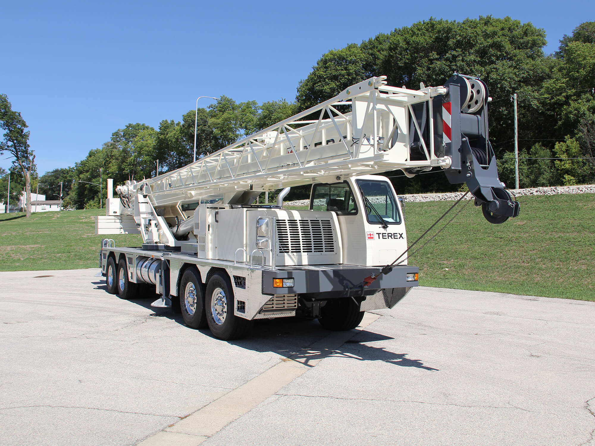 Truck cranes for sale or rent